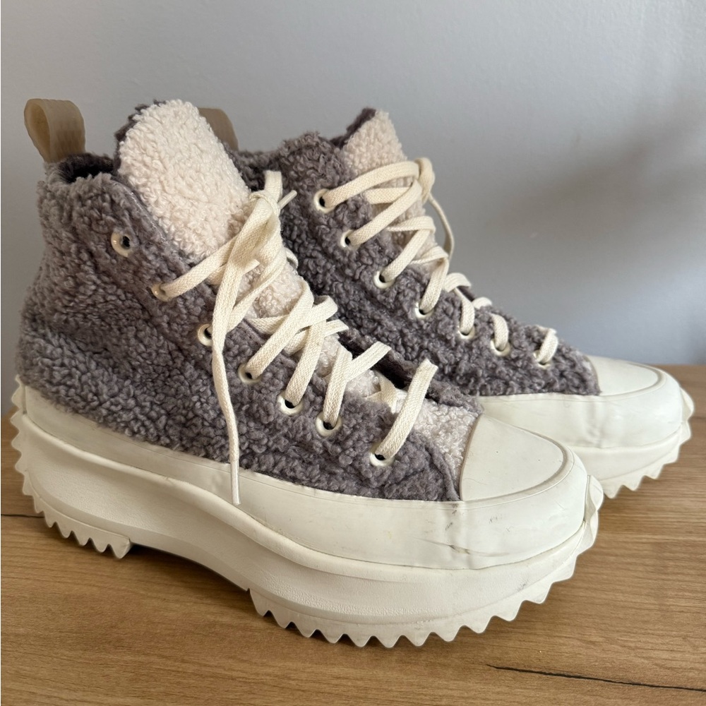 Converse Womens Lace Up Cap Toe Platform Faux Fur Sneakers Gray White Size 7 C